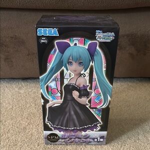NEW LISTING ✨ Hatsune Miku Collectible Figure